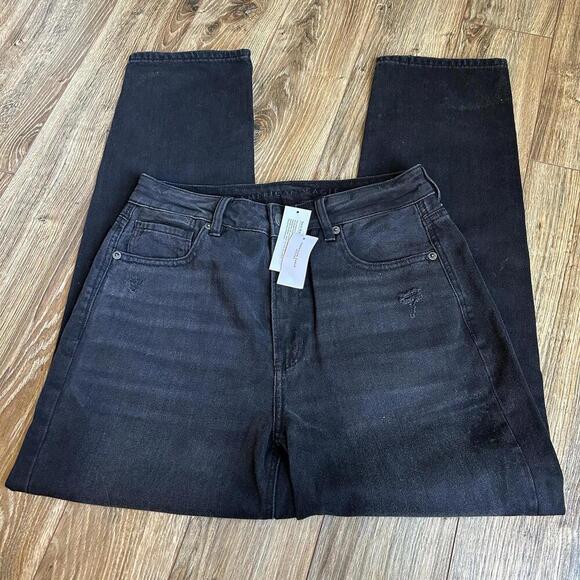 American Eagle NWT Jeans Womens 6 Black Mom Straight Leg High Rise Ripped - Picture 1 of 9